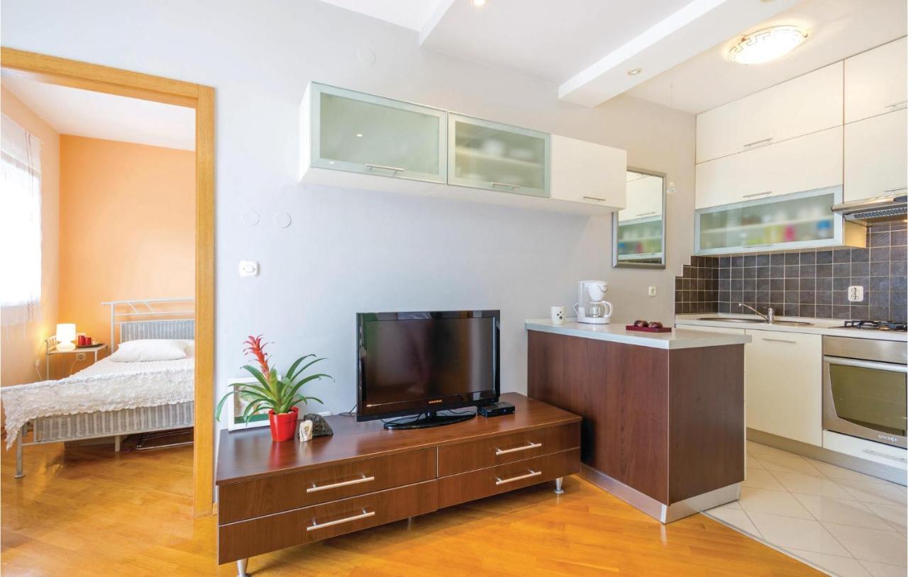 1 Bedroom Amazing Apartment In Рієка Екстер'єр фото