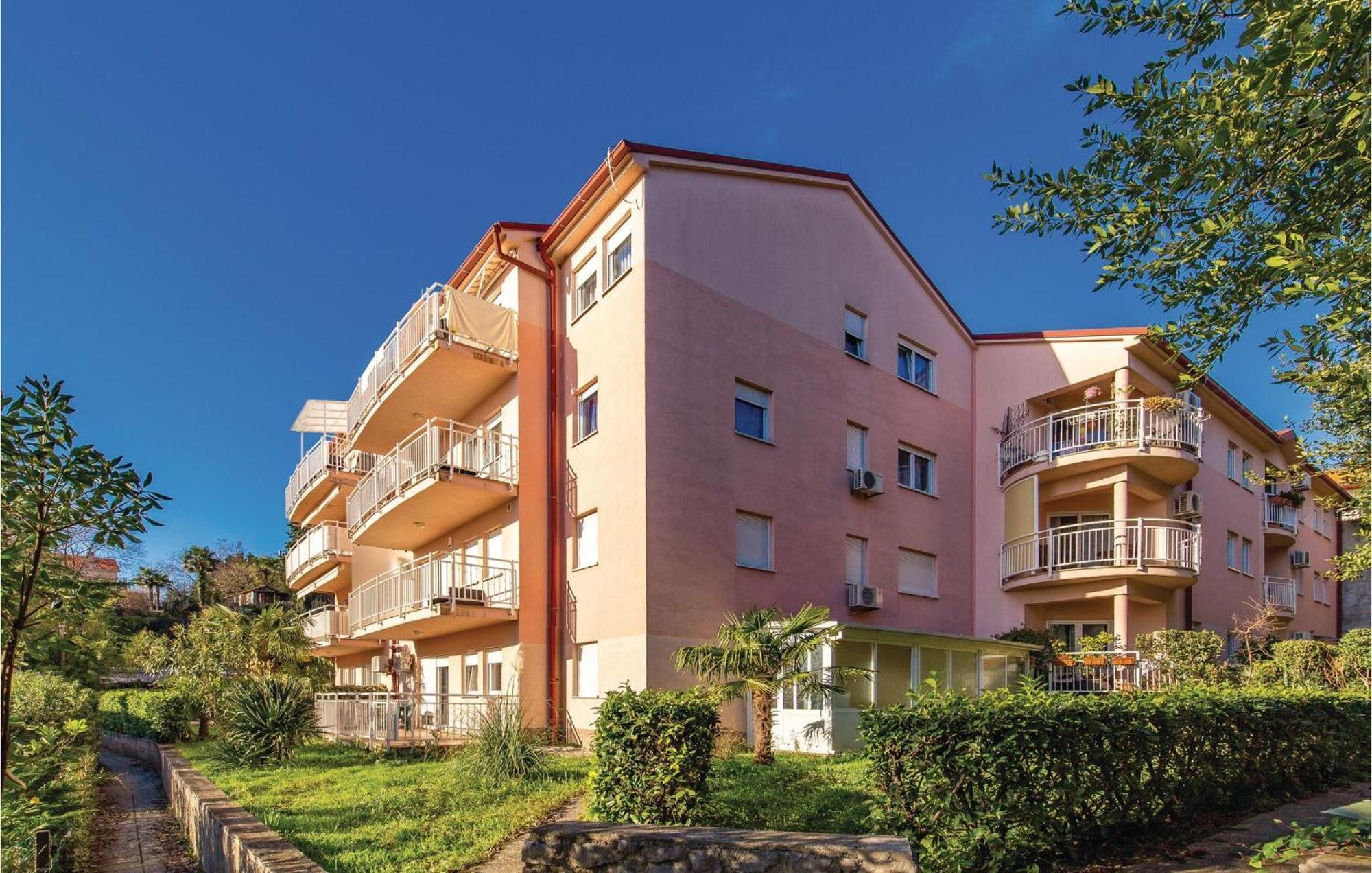 1 Bedroom Amazing Apartment In Рієка Екстер'єр фото